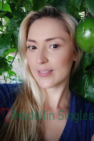 205084 - Ana Maria Age: 43 - Colombia