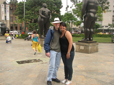 A man dating a Colombian woman in park